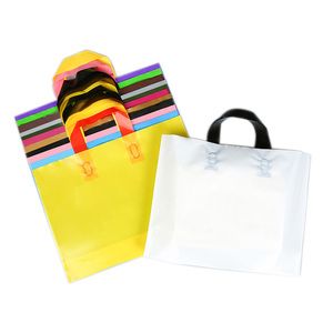 Chất lượng cao mua sắm bao bì túi nhựa <span class=keywords><strong>PE</strong></span> biểu tượng tùy chỉnh in túi Tote nhựa với vòng lặp mềm xử lý - Product Image 5