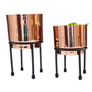 Pots de fleurs et jardinières Pots de jardin et fournitures Jardinière ronde en fer avec cuivre plaqué utilisable pour la décoration de la maison à l'aspect moderne - Product Image 1