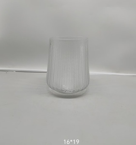 Florero decorativo de mesa minimalista moderno elegante de cristal transparente acanalado alto soplado a mano - Product Image 1