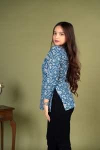 Myra Indigo Waves, Camisa de Manga Larga de Viscosa y Rayón, Sin Arrugas, de Secado Rápido, Estilo Étnico Tradicional, Ropa de Vacaciones, Ajuste Holgado, Ropa de Playa, para Fiestas - Product Image 2