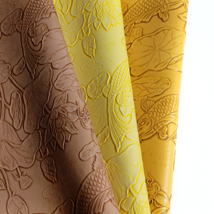 วัสดุหนังเทียม PVC เคลือบเงา 1.0 มม. ลายนูน ลายปลา ลายดอกบัว หนังเทียมกันน้ำ สำหรับกระเป๋าผู้หญิง - Product Image 6