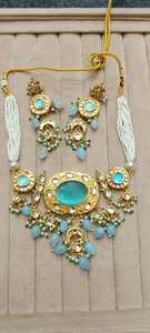 Ensemble de collier en pierres faites à la main de luxe avec boucles d'oreilles assorties, bijoux élégants et tendance pour femmes, pour les occasions spéciales, collection mariage - Product Image 2