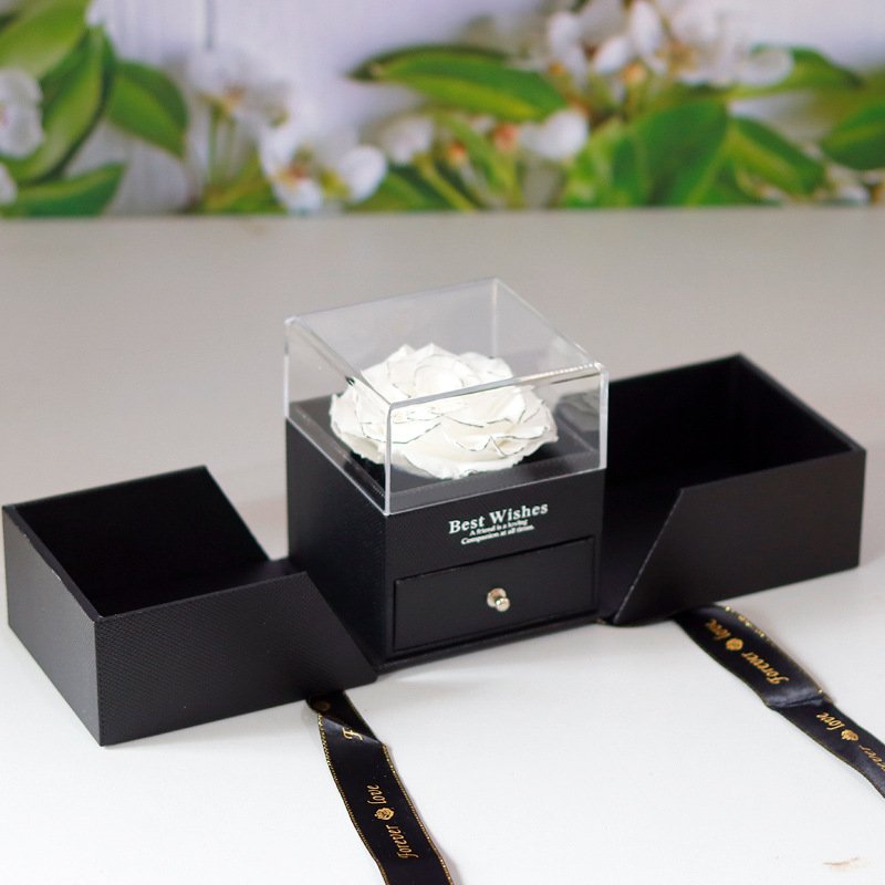 Boîte noire double-ouverte petite tête de fleur parfumée