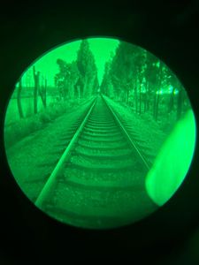 Dispositivo de visión nocturna monocular resistente a vibraciones con casco para condiciones de poca luz, 350 m en exteriores, muestra gratuita - Product Image 6