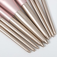 Ensemble de pinceaux de maquillage vegan professionnels de qualité supérieure, personnalisés, avec manche en bois mignon, synthétiques, pour le visage, le correcteur, cosmétiques uniques