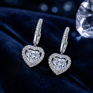 Orecchini Pendenti con Zirconi a Cuore per Donne, Gioielli Eleganti e Minimalisti che Valorizzano il Viso - Product Image 3