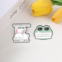 Épinglette en émail Lapin 'Procrastinez maintenant, paniquez plus tard', Broche Grenouille 'Je suis un expert en procrastination', Badge de revers pour sac, Bijou animalier, Cadeau