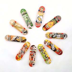 Mini-skateboards personnalisés OEM en gros, fingerboards imprimés couleur, jouet classique avec trucks en alliage - Product Image 4