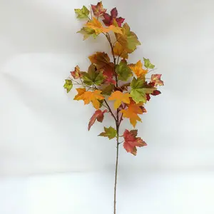 結婚式の感謝祭のテーブルの装飾のための人工カエデの葉秋秋のシルクの葉