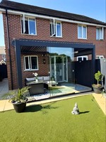 Pergola motorisée à toit à lames orientables en aluminium avec télécommande pour restaurants commerciaux et repas en plein air