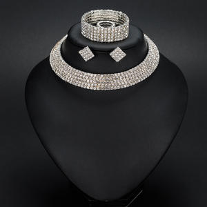 WN387 <span class=keywords><strong>Set</strong></span> di gioielli di strass da sposa di alta qualità Multi fila di strass <span class=keywords><strong>girocollo</strong></span> collana orecchini bracciale anello <span class=keywords><strong>Set</strong></span> - Product Image 6