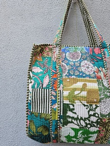 กระเป๋าโท้ทลายดอกไม้สุดเก๋ กระเป๋าผ้าฝ้ายทำมือสำหรับเดินทาง กระเป๋าโบโฮสำหรับวันหยุดสุดสัปดาห์ กระเป๋าชายหาด กระเป๋าใบใหญ่ใส่ของได้ทุกชนิด - Product Image 4