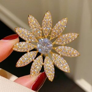 Sang trọng cao cấp thời trang thanh lịch phù hợp với Retro Corsage Trâm Pin tất cả các trận đấu Maple lá hoa Rhinestone hợp kim Bông tai hình dạng thực vật - Product Image 5