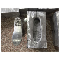 Différents Types de semelles de chaussures pantoufles PU mousse de polyuréthane semelle intérieure de chaussure ligne de Production