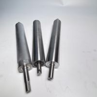 Rouleaux, pignons et tambours en acier inoxydable galvanisé pour lignes de production, disponibles sur mesure.