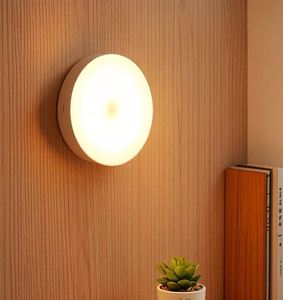 Vente en gros de lampes murales intelligentes à détecteur de mouvement PIR LED modernes, rechargeables par USB, à intensité variable, pour armoires - Product Image 1