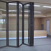 Porte pliante en aluminium moderne pour patio extérieur avec verre trempé, portes pliantes verticales à double battant
