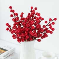 Aiguilles de pin artificielles Branches de pin Modèle de branche de douze fruits Décorations de mariage de Noël Baies rouges Baie unique