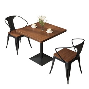 Ensemble de salle à manger industriel, table carrée et chaises, plateau en bois massif, cadre noir mat, 2 places, pour café, bistrot, restaurant, maison - Product Image 1