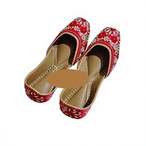 BS INTERNATIONAL NART6750 Zapatos de Mujer con Diseño Floral, Estilo Tradicional, Tacón Plano, Cierre de Velcro y Parte Superior de Cuero Genuino - Product Image 1