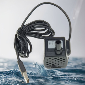 ปั๊มน้ำไร้แปรงถ่าน 2415-8 ดีซี 5V 1W ช่องจ่ายน้ำ 8.5 มม. ปั๊มน้ำแบบแรงเหวี่ยงสำหรับตู้ปลา พร้อมใบพัด 4 ใบ ตัวเครื่องพลาสติกทรงสี่เหลี่ยม - Product Image 2