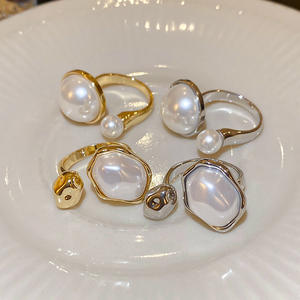 Bagues de haute qualité pour femmes, plaquées or, résistantes à la décoloration, ouvertes et ajustables, avec perles - Product Image 1