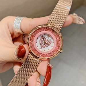 Nouvelles montres pour femmes, montres à quartz tendance et élégantes pour femmes avec cadrans en cristal de sable fluide et bracelets en chaîne maillée - Product Image 5