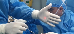 PLDD alat Laser bedah pinggang, perangkat Laser untuk nyeri punggung bawah, cakram Pldd Laser 1470nm intensitas tinggi kelas IV 980nm