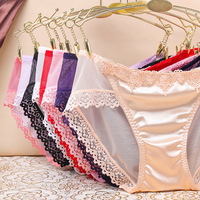 OEM fabrieks prijs elegante satijnen kant slipjes sexy doorschijnende mesh ondergoed zachte zijdeachtige slips voor jubileum cadeau