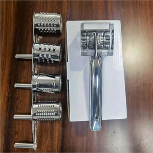 Râpe à fromage multifonction en acier inoxydable, coupe-beurre, hachoir à ail, zester de citron - Outil rotatif à manivelle pour fruits et légumes - Product Image 4