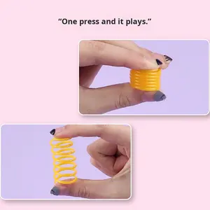 Çevre dostu renkli bahar kedi oyuncaklar 4 komik plastik kedi oyuncaklar toptan evcil hayvan malzemeleri Amazon sınır ötesi - Product Image 2