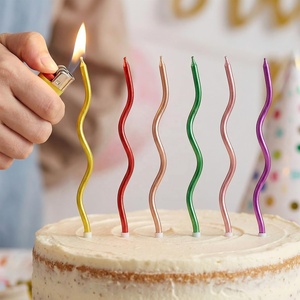נרות יום הולדת מתכתיים גליים, סט 6 יחידות, נרות ארוכים מעוצבים לקישוט עוגות למסיבה, חתונה, חגיגות וימי נישואין - Product Image 3