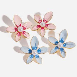 Pendientes de Perlas de Imitación de Piedra Natural de Acero Inoxidable de Alta Gama, Estilo Vintage Europeo Americano, con Diseño de Flor y Cristal - Product Image 1