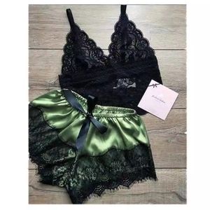 Femmes chaudes dentelle pyjama Vintage col en V culotte 2 pièces ensemble dames Sexy Satin Vintage sans manches femmes vêtements de nuit pyjamas vêtements de nuit - Product Image 3