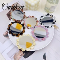 Miroir à Maquillage Portable Oradour Mignon Mini de Poche Personnalisé avec Poignée en Acétate et Forme de Fleur Style Doux