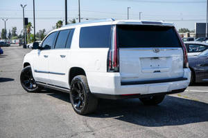 รถเอสยูวีมือสองราคาถูก ปี 2020 รุ่น Escalade ESV 4x4 Platinum 4 ประตู พวงมาลัยซ้าย เบาะหนัง กล้องหลัง หลังคาซันรูฟ ระบบความบันเทิง LED - Product Image 3