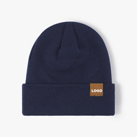 Personnalisé Propre Marque Logo Unisexe À Menottes Doux Tricoté Hiver Crâne Cap En Cuir Patch Sport Promotionnel Bonnets Chapeau
