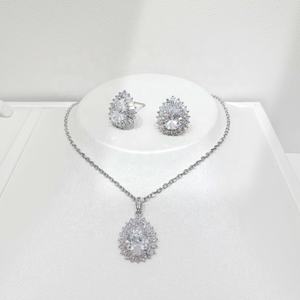 Ensemble de bijoux en argent sterling 925, zircon et moissanite, forme goutte d'eau, plaqué or 18 carats, bijoux fins et luxueux pour femmes, vente en gros - Product Image 1