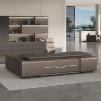 Bureau de direction de luxe avec tiroirs verrouillables, table de PDG en bois, bureau de direction moderne pour un rangement sécurisé et une confidentialité accrue