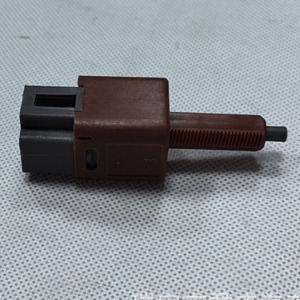 Interruptor de Luz de Freno Nissan 25320JN00A 25320AX00C 25320-AX00B Para Reemplazo y Reparación - Product Image 3