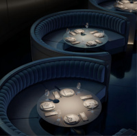 Ensemble de tables de restaurant en cuir personnalisées pour discothèque et bistro, en forme de croix, avec plateau en bois - Meubles commerciaux durables et écologiques