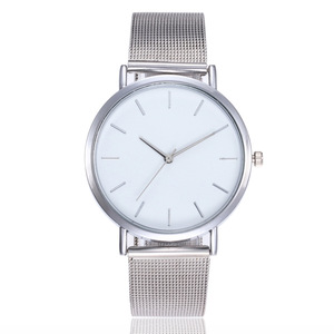 Montre élégante pour homme avec bracelet en cuir, design ultra-fin, minimaliste et personnalisable - Product Image 3