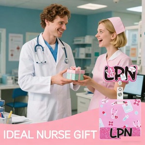 Porte-badge rétractable pour infirmière avec porte-carte d'identité, design médical rose mignon pour les professionnels de la santé (CNA, LPN, RN) - Product Image 4
