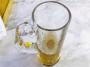 Jarra de Cerveza Gigante Hecha a Mano de Vidrio Transparente con Asa - Product Image 4