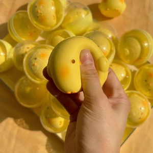 ลูกบอลบีบมือนุ่มๆ กลิ่นนม รูปไก่การ์ตูนตัวใหญ่ นุ่มมาก บีบแล้วคืนตัวช้า ของเล่นคลายเครียด - Product Image 4