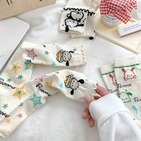 Vente en gros de chaussettes mi-mollet de haute qualité pour le printemps et l'été, avec des filles mignonnes et énergiques, des dessins animés amusants et créatifs
