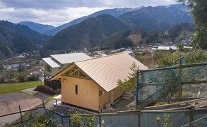 Casa prefabricada de madera personalizable de estilo moderno de color claro con techo a dos aguas para casa de familia o vida autónoma mejora la iluminación diurna - Product Image 3