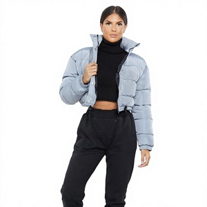 Veste matelassée à col montant pour femme, vêtement d'hiver de luxe avec isolation douce, construction durable et design moderne - Product Image 1