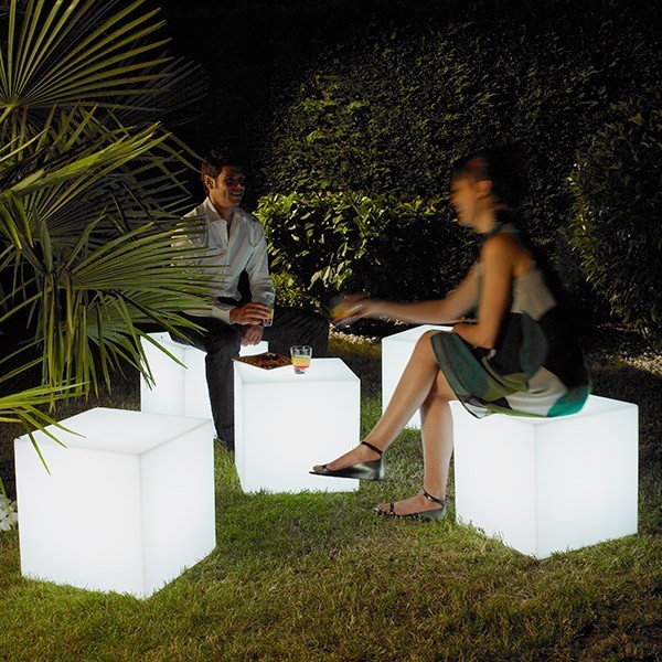 Rechargeable Battery Wireless Remote Control Outdoor Cube Color-Changing LED Light for Road Garden Hotel Landscape AC/DC Power