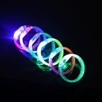 Fournisseurs personnalisables bracelets en plastique coloré lumineux pour événements bracelets mexicains de festival de charmes pour hommes et femmes